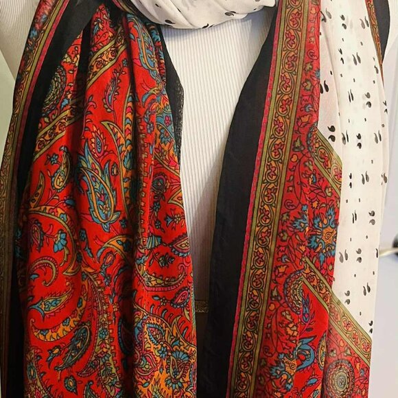 🌺 Vintage 100% Silk Oversized Scarf – Handmade in Spain - Picture 12 of 15